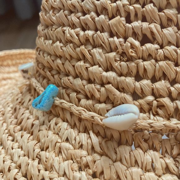 Seashell 🐚 & Stone-Trimmed Sun Hat ☀️ - Picture 5 of 6